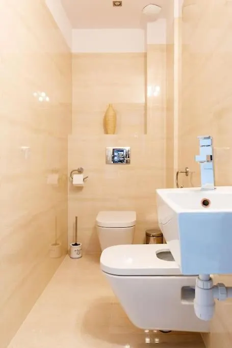 ורוצלב Сlose-Urban Chic - Great Location - 2 Bedrooms& Legnicka